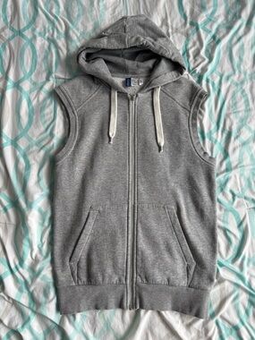 H&M Gray Ribbed Hooded Vest